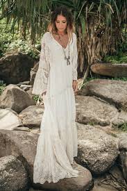 How To Make An Interesting Art Piece Using Tree Branches Ehow Boho Dress Wedding Dress Sleeves Wedding Dresses Lace