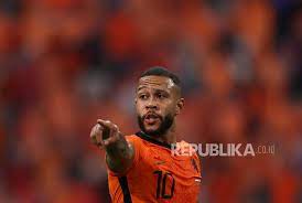 Memphis depay membuka gol belanda. Bhc5yidmpksf8m