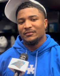 At this point, it's just me vs whoever wanna lose. • #Week12 Outfit details  at the link in my bio ✨