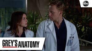 Owen et amelia se cachent près de l'école de betty quand elle menace de s'enfuir. Owen And Amelia Talk About Relationship Grey S Anatomy Season 15 Episode 2 Youtube
