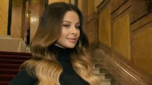 Jun 19, 2021 · psala příběhy populárního seriálu, který se s úspěchem vysílal i v česku, měla úspěch a velké plány, ale covid ji připravil úplně o všechno. Monika Bagarova Na Cesko Slovenskom Plese Ako Osudova Zena Americky PriateÄ¾ Si Mohol Zufat Novy Cas