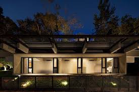 Hillside House In San Bernardino By Bauen Hillside House Modern Villa Design Minimalist House Design