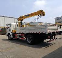 SINOTRUK HOWO 4x2 Crane Truck - 5Ton XCMG Telescopic Boom ...