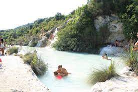 Nella parte bassa del parco dei mulini c'è una vasca termale che un tempo era utilizzata come terme libere. Bagno Vignoni E Le Sue Terme Libere I Rintronauti Due Toscani In Viaggio