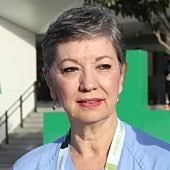 Los 50 años del Macarena: un radiofísico pianista, una enfermera analógica  y un enfermero de Urgencias al que sisean los pacientes