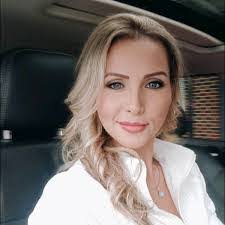 Nicole Rahm's Instagram, Twitter & Facebook