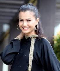 Kamar is secretly in love with alya, who is married to his friend, harris. Kau Takdirku 2017 Mubi