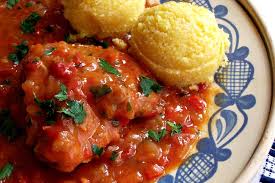 Nu prea imi vin in minte multe mancaruri atat de simplu de pregatit dar care sa fie atat de gustoase si atat de complete,poate ostropelul sa fie una din acele mancaruri.ce este clar pentru mine ca tocanita de ceapa nu este gatita atat de des pe cat ar trebui.este buna atat vara cat si iarna cu o mamaliga. Tocanita De Pui Cu Ardei Si Ceapa Romanian Food Savoury Food Recipes