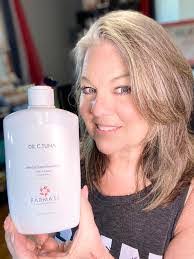 Lisa Rentz's Instagram, Twitter & Facebook