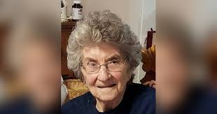 Amanda Scearce's Instagram, Twitter & Facebook