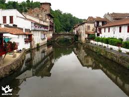 River Nive Or Errobia In Saint Jean Pied De Port Saint Jean Pied De Port Places To Visit Coastal Towns