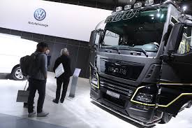 Traton se celebrated its ipo on june 28, 2019. Vw S 18 6 Billion Truck Ipo To Test Ceo S Overhaul Push Bloomberg