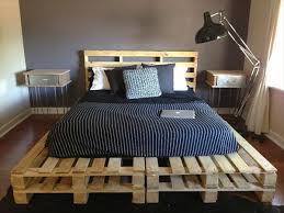 Contoh desain interior kamar tidur_diminimalis.com. Lingkar Warna Interior Kamar Tidur Minimalis Dengan Palet Palet Bekas