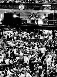 Trading Floor Of The New York Stock Exchange On August 16 1971 Photo Allposters Com Stock Exchange London Stock Exchange Stock Market