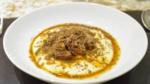 Aggiungete anche i funghi porcini e quelli secchi ben scolati e strizzati. Polenta Con Sugo Di Funghi Porcini La Ricetta Autunnale Definitiva Wine Dharma