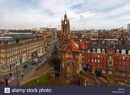 It has arguably the best nightlife in all of britain, and has a distinct geordie vernacular. Newcastle Upon Tyne Stadtzentrum Mit St Nikolaus Kathedrale Und Schwarze Pforte Im Hintergrund Vom Bergfried Aus Gesehen Stockfotografie Alamy