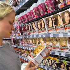 13 Colorist Approved Tips And Tricks To Dyeing Your Hair At Home In 2020 At Home Hair Color Diy Highlights Hair Frosted Hair