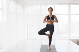 Gönne dir deswegen nach möglichkeit immer wieder unterricht im yogastudio! 5 Einfache Yoga Ubungen Fur Zuhause Expertentipps Von Sabine Wacker