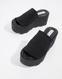 The crazy thing is avia could have wiped out nike, they were suing nike back in the early 90s avia was getting popular, but they fell off. 8 90s Shoes That Are Trending In 2021 Throwback Shoes From The 1990s
