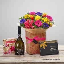 Treat someone special and choose uk or worldwide delivery. Blazing Beauty Birthday Gift Set Buy Online Or Call 01522 690105