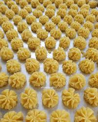 Cara membuat kue semprit tiga bahan. Semprit Dahlia Bahan Kue Lebar Mentega Margarin