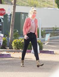 Amber heard has welcomed a baby girl. Amber Heard Out In San Diego 01 06 2021 In 2021 Amber Heard Clothes Style