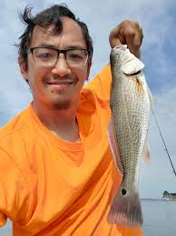 Aaron Desmarais's Instagram, Twitter & Facebook