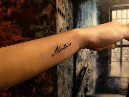 One spray tattoo geçici sprey dövme şablon seti ve hint kınası modelleri. Isim Dovmeleri Isim Dovmeleri Modelleri Ve Fiyatlari Kizlara Moda