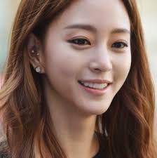 Han Ye Seul Ear Piercing Google Search Beauty Han Ye Seul Birth Of A Beauty