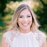 Debra Bing's Instagram, Twitter & Facebook