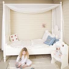 Opsetims Himmelbett Kinderbett Mit Himmel Tims Medaillon Massivholz Weiss 90x200cm Online Kaufen Bei Woonio Nostalgie Im Kinderzimmer Madchen Bett Himmelbett