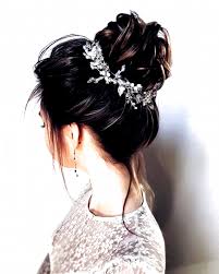 Daginik Topuz Modelleri Sac Sacmodeli Topuz Hair Hairstyles Cool In 2020 Graduation Hairstyles Bun Hairstyles For Long Hair Long Hair Styles