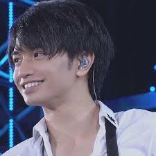 画像に含まれている可能性があるもの 1人以上 クローズアップ instagram