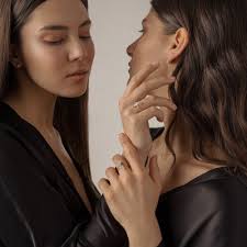 Gold ring with natural sapphire SUZANNE