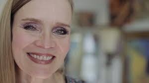 Shelly Lang's Instagram, Twitter & Facebook