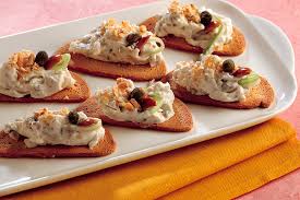 A casa hai del formaggio spalmabile (tipo stracchino, ad esempio) e dei pomodorini? Crostini Per Tutti I Gusti 20 Ricette La Cucina Italiana