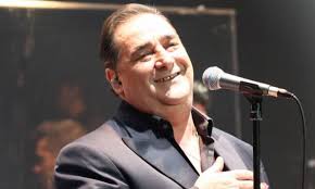 «ρωτάς αν σ' έχω ερωτευθεί», το πρώτο single από το καινούργιο και ομώνυμο album του βασίλη καρρά που. O Enas Kai Monadikos Basilhs Karras Ston Brontama Lakwnias