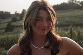 Chloe Cochran's Instagram, Twitter & Facebook