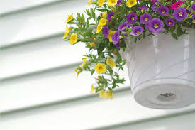 Easy to install, durable and customizable, soffit hangers are the ultimate plant, feeder, or decoration hanger for your home's exterior. How To Hang Things On Vinyl Siding 4 Ways Home Decor Bliss