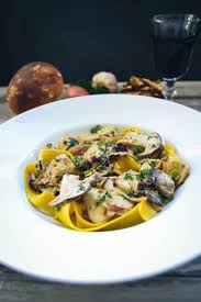 Pilzsosse Rezept Klassisch Zu Pasta Oder Fleisch Rezept In 2020 Pilzsosse Rezepte Leckere Vegetarische Gerichte