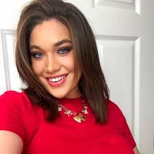 Hannah Blank's Instagram, Twitter & Facebook