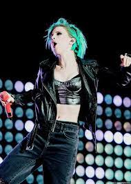 If You Don T Know Why I Call Hayley The Queen It S Because She Gave Lynn Gunn From Paris A Lot Of Inspiration Paramore Paramore Hayley Williams Hayley Paramore