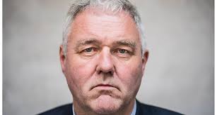 Både löfven (s) och lööf (c) upprepade under pressträffen sina tidigare anklagelser mot när medborgare tog till kommentarsfältet för att uttrycka kritik mot löfven visade det sig inte vara högt i tak. Lofven Sviker Samhallets Mest Utsatta Centerpartiet