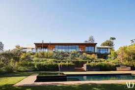 Check Out Jennifer Aniston And Justin Theroux S L A Home Cozy House Jennifer Aniston House California Homes