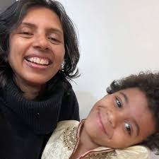 Doreen Ellis's Instagram, Twitter & Facebook