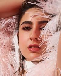 Sara Ali Khan Classic Look in Manish Malhotra Creation