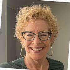 Lisa Siebold's Instagram, Twitter & Facebook