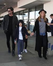 Pasion, dandole asi su entrada triunfal a televisa. William Levy And Elizabeth Gutierrez Arrive At Lax Christopher Alexander Picture 48992634 454 X 568 Fanpix Net