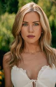 Gabrielle Meier's Instagram, Twitter & Facebook