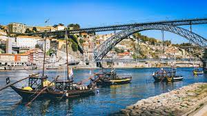 The city boasts an extensive history, captivating tourist attractions, buzzing nightlife, along with outstanding tourist facilities. Die 10 Besten Tipps Porto Mit Kleinkindern Vaterjahre De